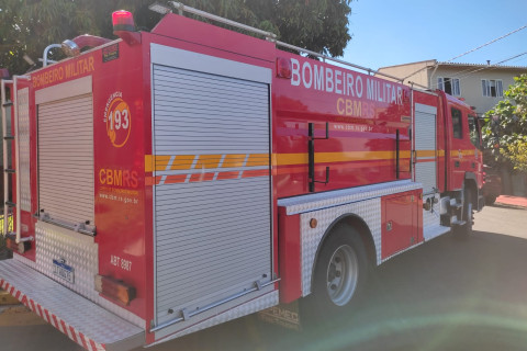 Corpo de Bombeiros captura cobra em residência e alerta para cuidados com animais peçonhentos